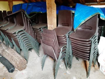 Partij ongeveer 350 koppelbare stapelstoelen, Ophalen, Gebruikt, Overige kleuren, Kunststof