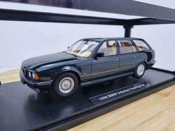 Triple 9 1:18 - Modelauto - BMW 5 Series Touring E34 (1996), Nieuw