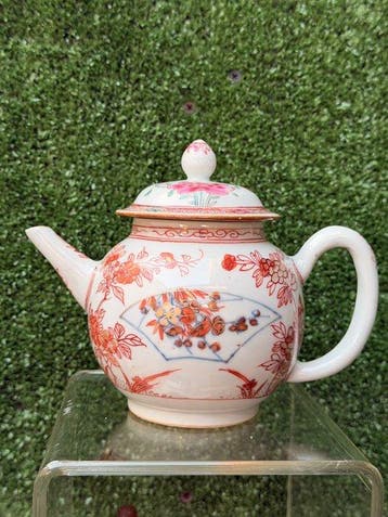 Theepot van porselein - famille rose - China - Qianlong, Antiek en Kunst