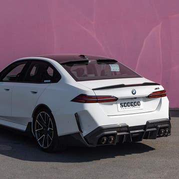 Dit betreft een BMW G90 M5 Carbon dak spoiler, Verzenden