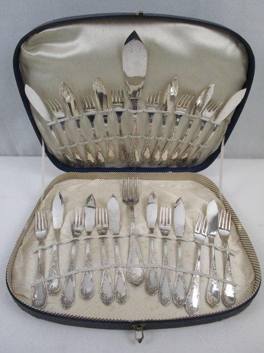 Bestekset - Rococo / Louis XV - visbestek - 12 personen / 26, Antiek en Kunst, Antiek | Meubels | Tafels