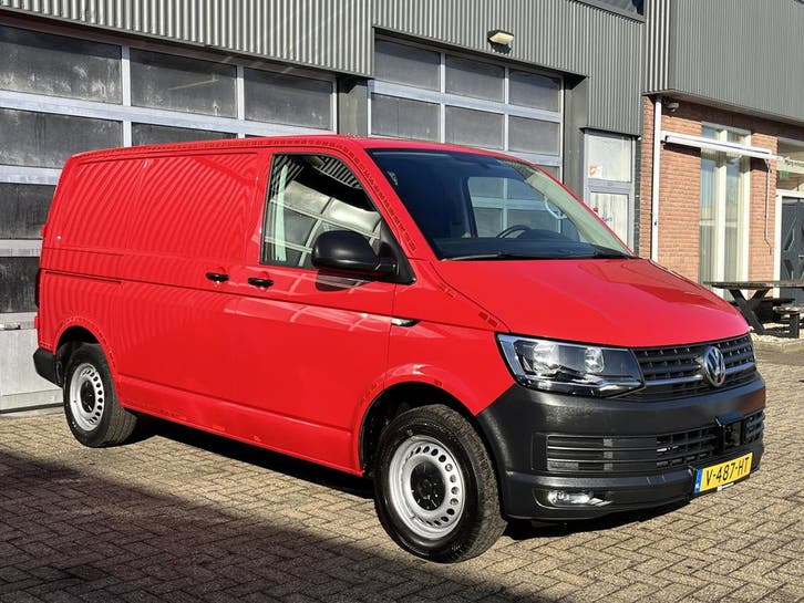 Volkswagen Transporter 2.0 TDI L1H1, Auto's, Bestelauto's, Onderhoudsboekje, Lease, Overige kleuren, Automaat, Rood, Financial lease