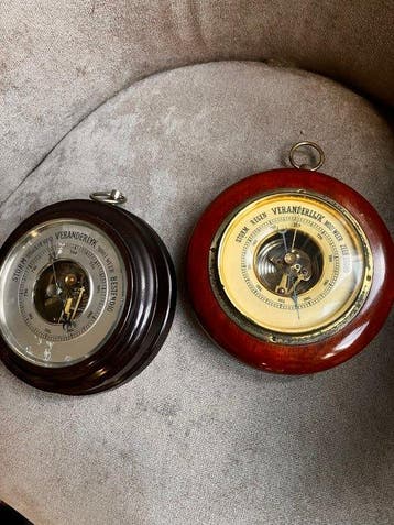 Aneroid barometer (3) - Hout, Bakeliet - Twee Duitse