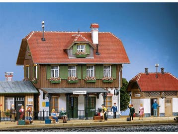 POLA 330901 Bahnhof Schönweiler (Stations, Gebouwen), Hobby en Vrije tijd, Modelbouw | Figuren en Diorama's, Ophalen of Verzenden