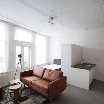 Studio in Rotterdam gevonden voor €1250,- pm, Huizen en Kamers, Kamers te huur, 20 tot 35 m², Rotterdam
