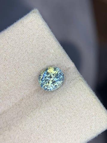 1 pcs Blauw, Geel Saffier - 1.39 ct - nternational Colored, Nieuw