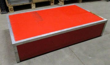 Houten Displaymeubel met stalen hoekprofiel, Actie Onderstel, Gebruikt