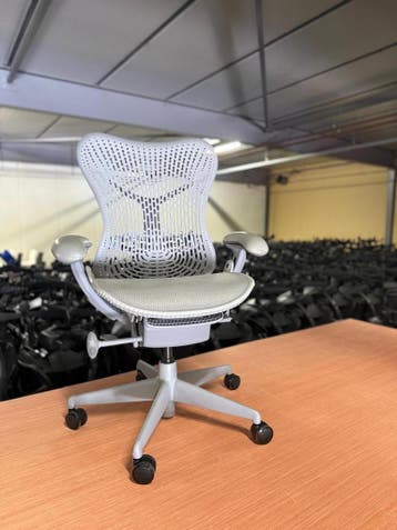 Aanbieding 350 x Herman Miller Mirra Full Option - Opgeknapt, Overige kleuren, Verzenden, Zo goed als nieuw, Bureaustoel