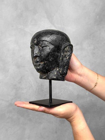 Beeld, NO RESERVE PRICE - Lavastone Budha Head on a custom