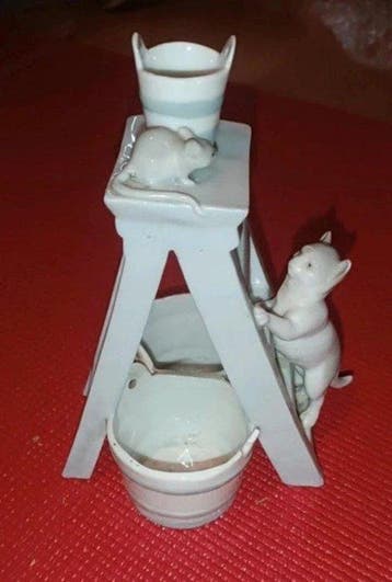 sculptuur, La chasse a la souris - 18 cm - Porselein