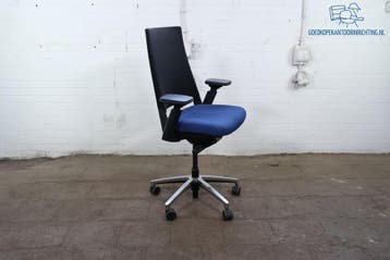 Forma 5 bureaustoel blauw gestoffeerd mesh rug 4D armleggers, Verzenden, Gebruikt, Bureaustoel