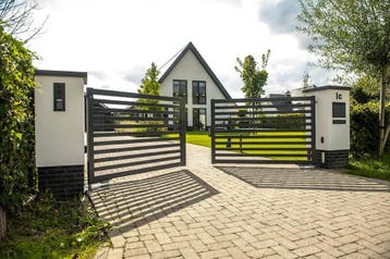 Parma vrijdragende schuifpoort  | Van Klompenburg, Nieuw, IJzer, Overige typen, Met poort