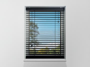 Houten Jaloezieën 50 mm zwart met Ladderkoord in vele maten!, Zwart, Nieuw, 200 cm of meer, Houten jaloezie 50mm zwart met ladderkoord.