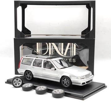 DNA Collectibles 1:18 - Modelauto - Volvo V70 R P80 - Zilver, Nieuw