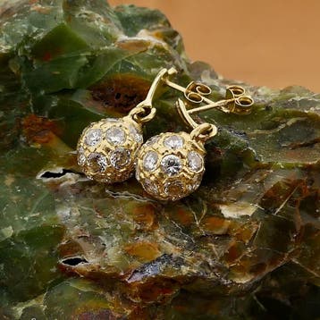 Gouden bolletjes oorbellen met zirconia, Sieraden, Tassen en Uiterlijk, Oorbellen, Gebruikt, Ophalen of Verzenden, Met edelsteen