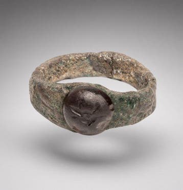 Oud-Romeins Zilver ring met een intaglio van een maan en een
