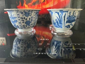 Kom (2) - Bowl (2) - matched pair of Chinese Kraak porcelain
