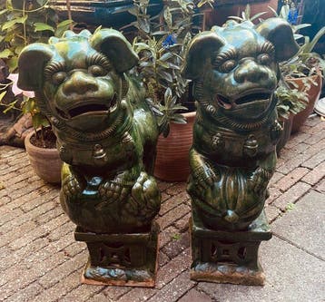Een Chinees paar zeer oude, grote Foo-honden - Terracotta -, Antiek en Kunst