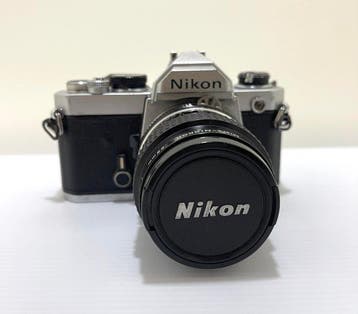 Nikon FM + Nikon Ai Micro-Nikkor 55mm F2.8s Analoge camera, Audio, Tv en Foto, Nieuw