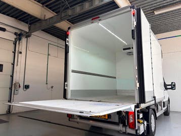 Ford Transit KOELWAGEN BAKWAGEN LAADKLEP AUTOMAAT 350 2.0 TD, Automaat, Stof, Gebruikt, Euro 6