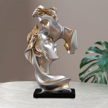 sculptuur, Romantic Lovers Figurine – Elegant Resin Couple