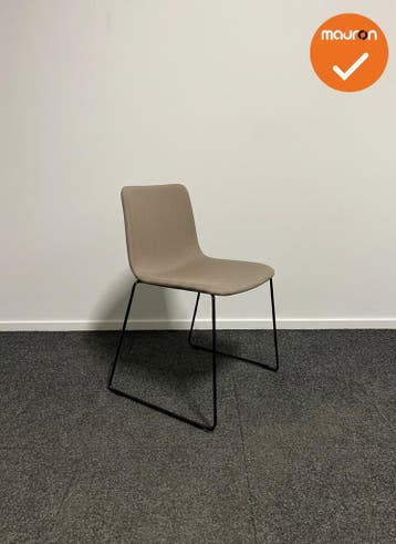 Vergaderstoel - Fredericia Denmark - Taupe gestoffeerd met z, Vergader- of Presentatieruimte, Ophalen of Verzenden, Gebruikt, Stoel