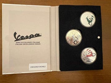 Italië. 5 Euro 2019 Vespa Trittico