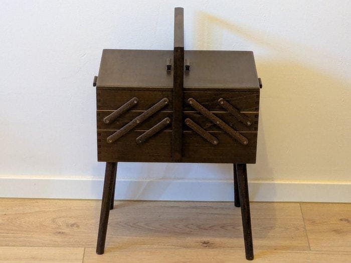 Gertsch - Naaidoos - Hout - Mid-Century naaikast, Antiek en Kunst, Curiosa en Brocante