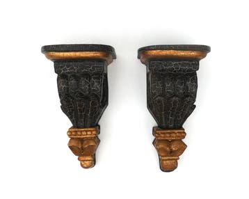 Twee houten wandconsoles, 20e eeuw