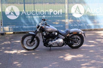 Veiling: Motor Harley Davidson Softail Standard Benzine 2022, Chopper