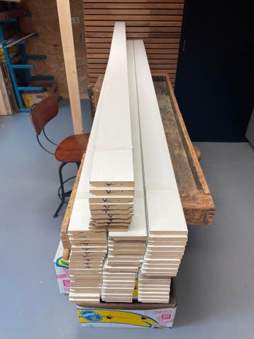 MDF Plinten wit 240cm lang, prijs is voor 70 plinten, Ophalen, Nieuw, Mdf, 200 tot 250 cm
