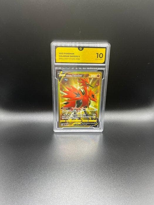 Pokémon - 1 Graded card - Galarian Zapdos V 182 Secret rare, Hobby en Vrije tijd, Verzamelkaartspellen | Pokémon