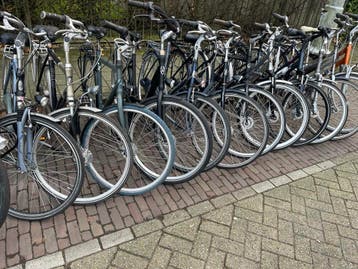 Partij dames/herenfietsen (RIJKLAAR), Ophalen, Zo goed als nieuw, Gazelle , Handrem