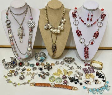 Themacollectie - Een grote collectie sieraden in een