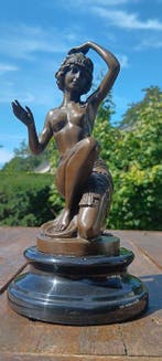 sculptuur, scarab dancer - 24 cm - brons marmer