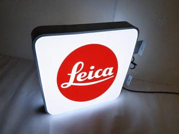 Vierkant wit/rood Leica - Lichtbord - Plastic