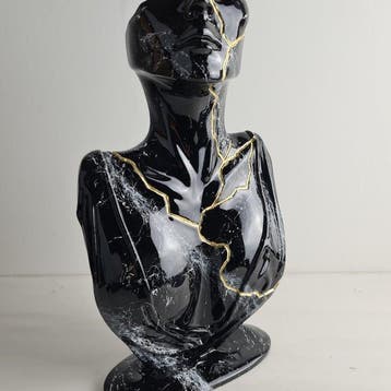 Santicri - sculptuur, Tired face (black and white marble ) -, Nieuw
