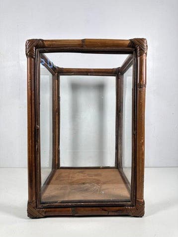 Vitrine - Vitrine in mid-century-stijl van bamboe en glas -
