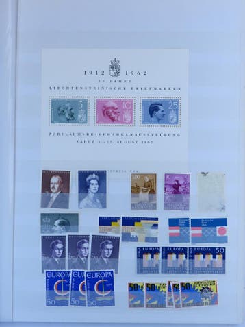 Liechtenstein leuk klein kavel in boek, Ophalen of Verzenden