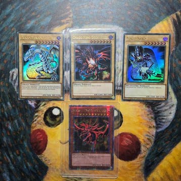 Konami - 4 Card - Yu-Gi-Oh! - Blue-Eyes White Dragon Limited, Hobby en Vrije tijd, Nieuw