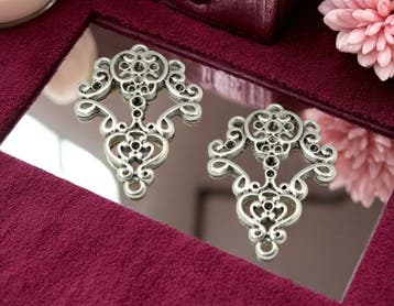 2 x Metalen ornamenten – antiek zilverkleur – ca. 25 x 3, Ophalen of Verzenden, Nieuw, Kraal