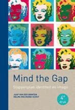 Mind the gap 9789024406906, Zo goed als nieuw
