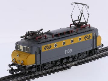 Schaal H0 Märklin 3324 elektrische locomotief Serie 1100..., Wisselstroom, Gebruikt, Locomotief, Ophalen of Verzenden