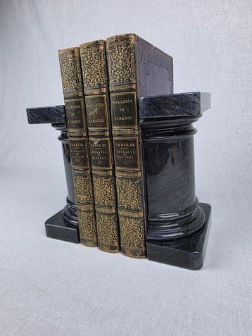 Boekensteunen (2) - Marmer - Koppel XXe eeuw.