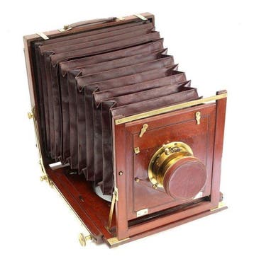 Wooden Field camera with folding bellows, folding camera, Nieuw