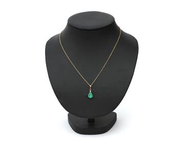 18 krt. gouden collier met hanger met smaragd en diamant, Gebruikt