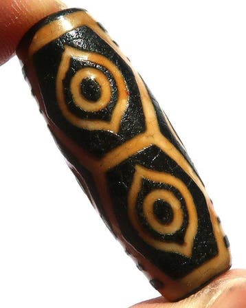 De Parel van de Heilige Bergen – Dzi-talisman met zes ogen –