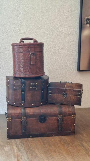 Kist (4) - Hout, Leder, Metaal - Decoratieve koffers, Antiek en Kunst, Curiosa en Brocante