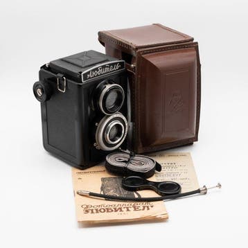 Lomo Lubitel with Lomo T-22 4,5/7,5cm Twin lens reflex, Nieuw