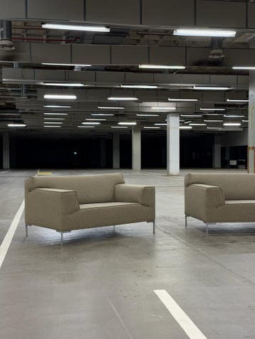 Design on Stock Bloq | 3-zits + Love Seat I NIEUWSTAAT, Huis en Inrichting, Banken | Bankstellen, Stof, Driepersoons, 75 tot 100 cm